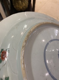 Un plat en porcelaine de Chine famille verte &agrave; d&eacute;cor de figures dans un paysage, Kangxi